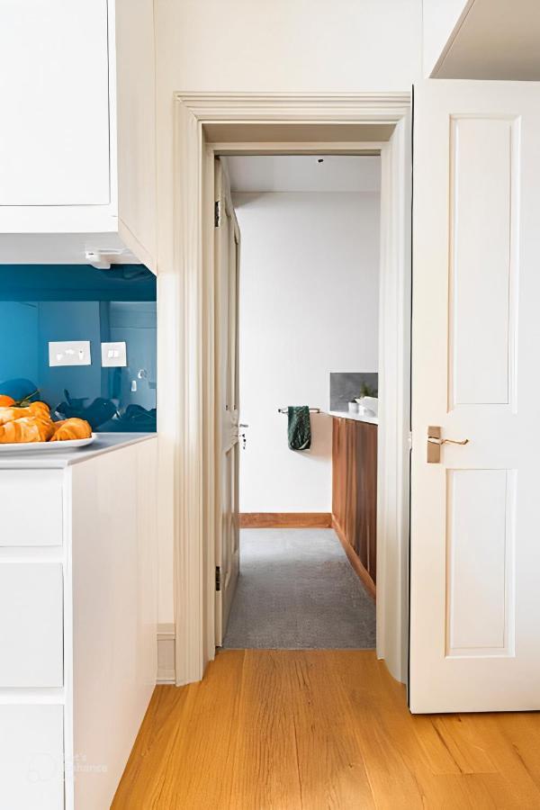 Stylish And Modern Flat In Fulham *